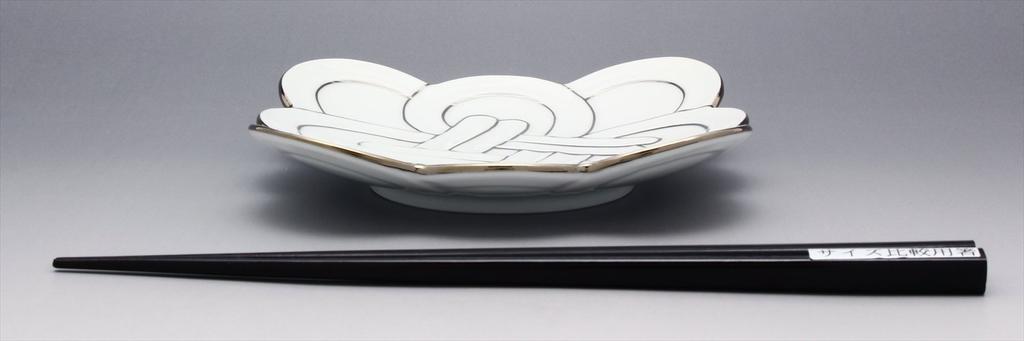 24to3 Nishitomi Ceramics Arita ware plate Densei kiln auspicious knot individual plate plate dish side plate diameter 13cm platinum Christmas New Year
