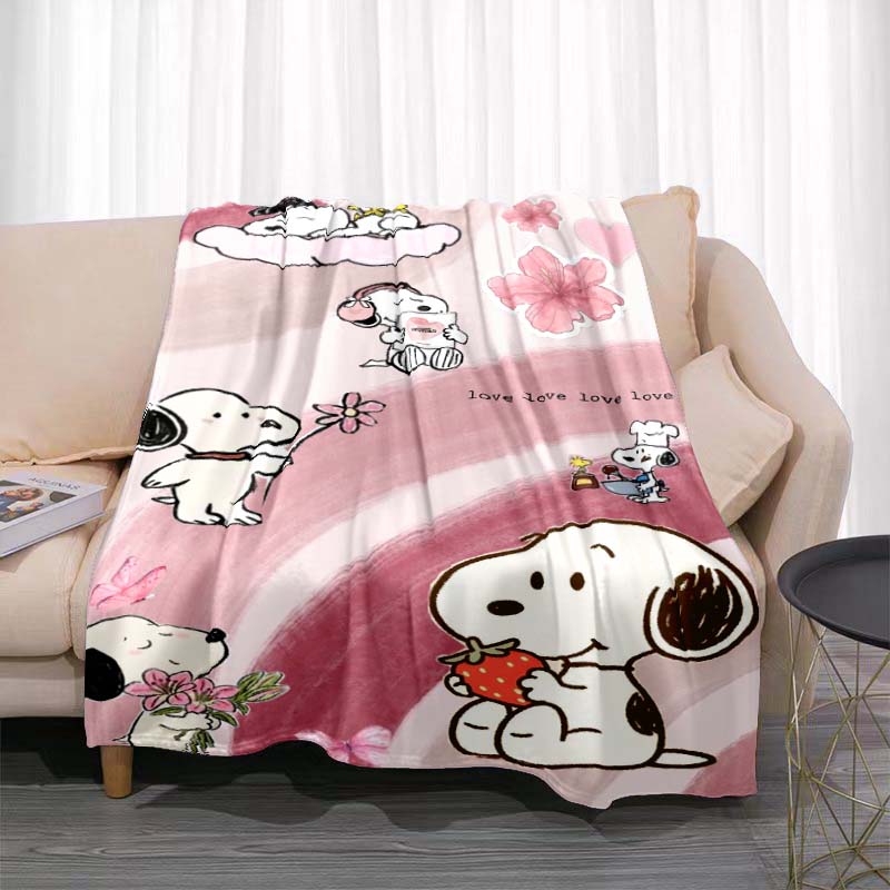 Cute Snoopy print soft and warm blanket, perfect for naps, sofas, beds, camping trips, the office, birthday and holiday gifts.