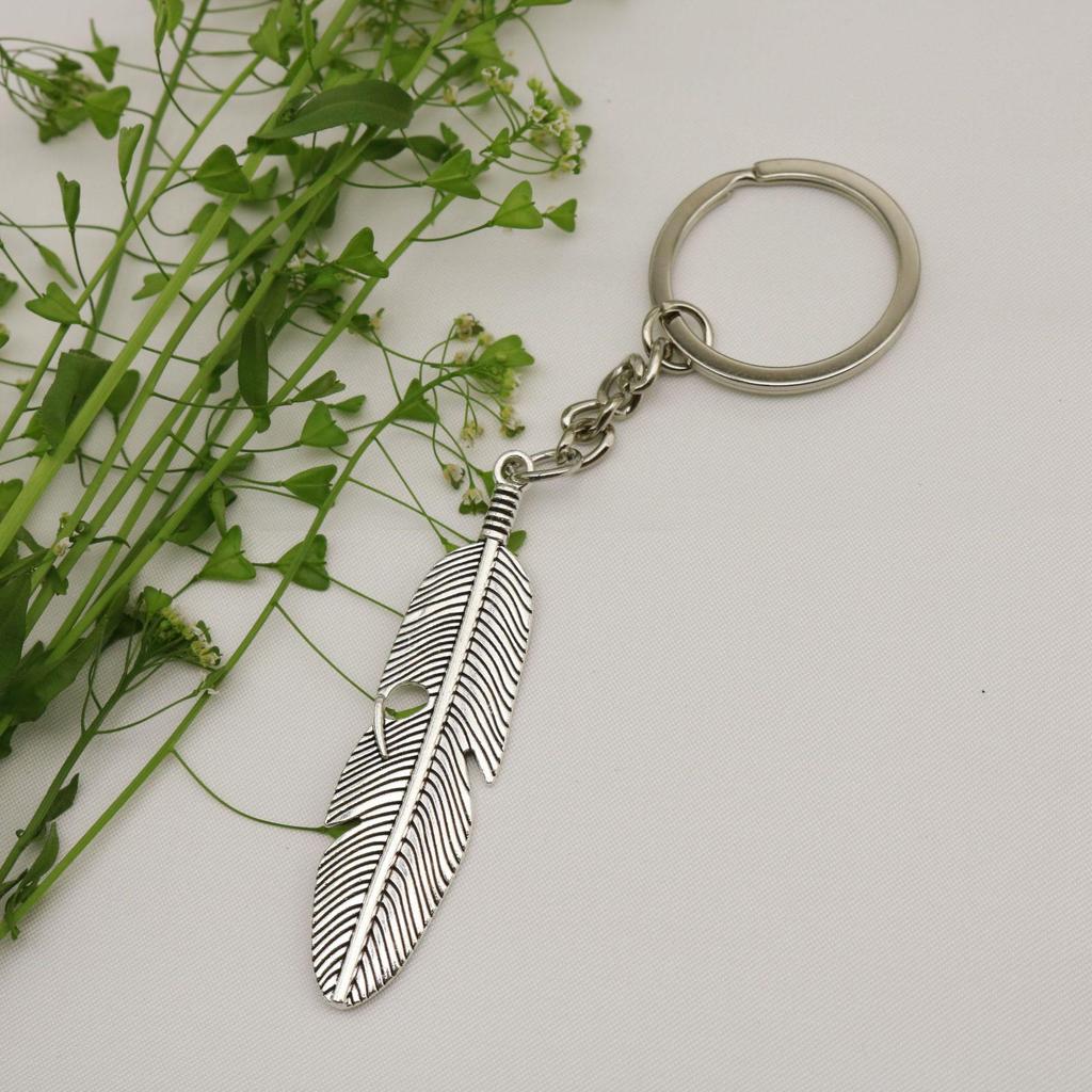 Elegant Feather Keychain Pendant - Hot Selling Simple Jewelry