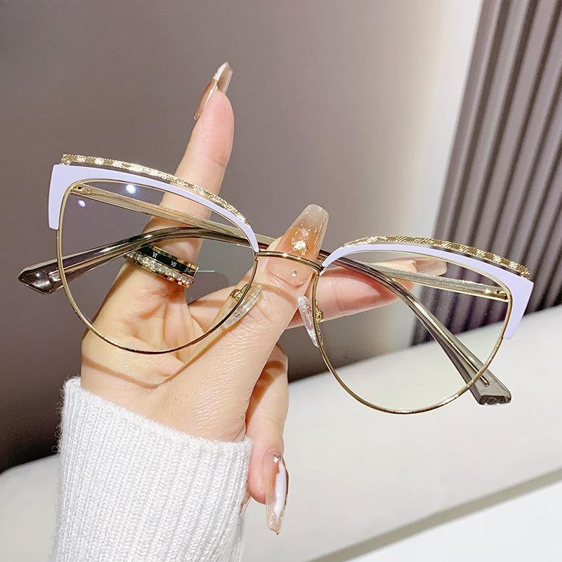 Photochromic Glasses Anti Blue Light Minimalist Style Flat Glasses Ultra Light Eyeglass Frame Metal Spring Eyeglass Legs