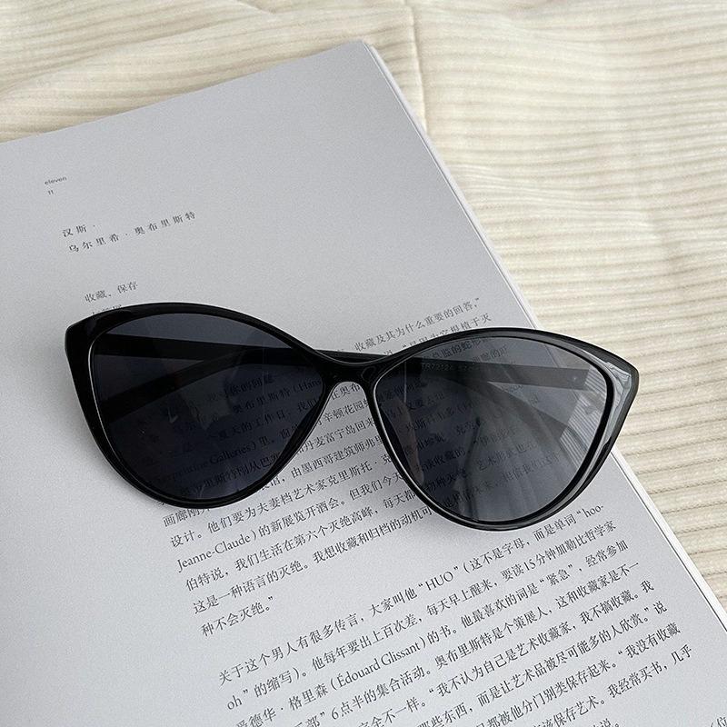 

Hot Korean Women Sunglasses Cat Eye Trend All-Match Eyeglasses for Lady Anti-Uv Fashion Eyewear сірий