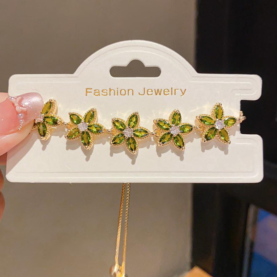 Elegant Zircon Flower Pendant Bracelet With Adjustable Chain For Womens Fashion Accessory