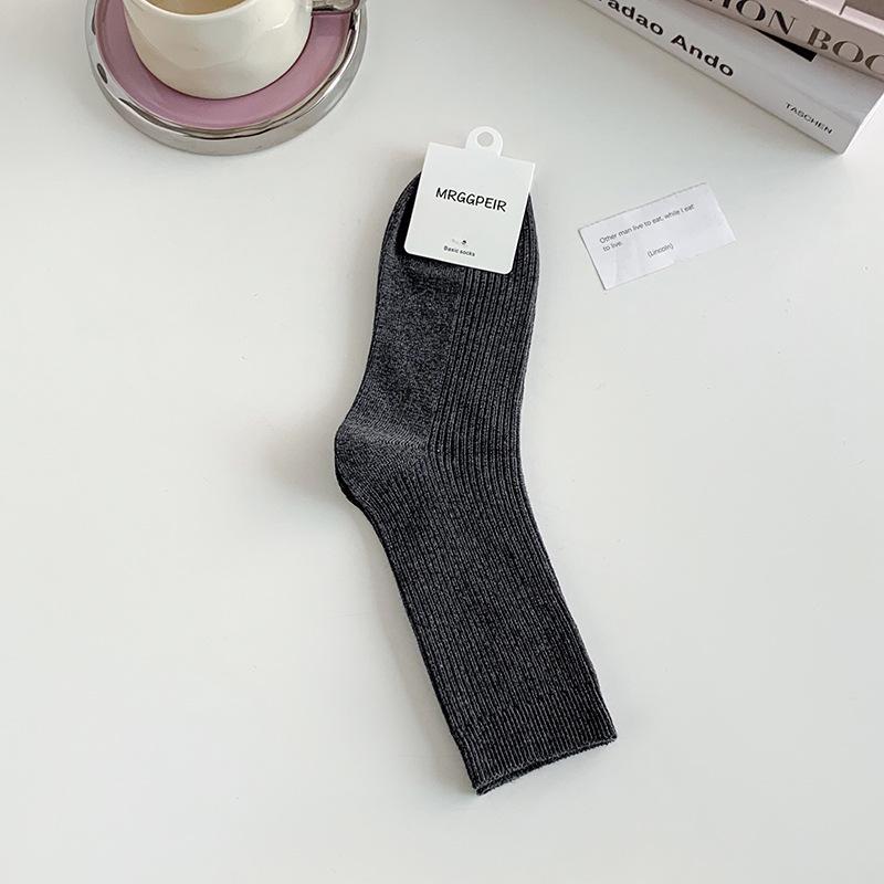 

Женские весенне-осенние простые однотонные хлопковые носки в вертикальную полоску 1 pair темно-серого