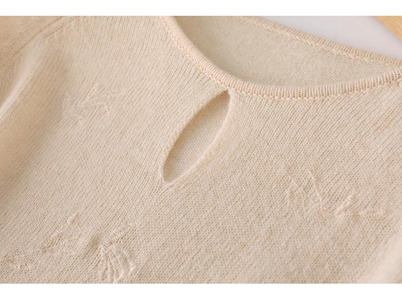 2026 Autumn/Winter Women's Lightweight Wool Knitwear: Soft Fluffy Loose Casual Round Neck Sweater.