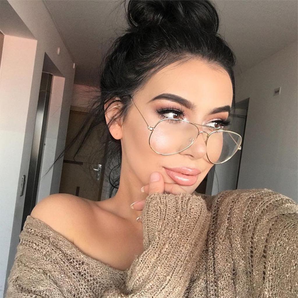 Classic Glasses Frame Fashion Personality Metal Frame Flat Mirror for Men and Women Plain and Ultra-light Black Frame Business Glasses.