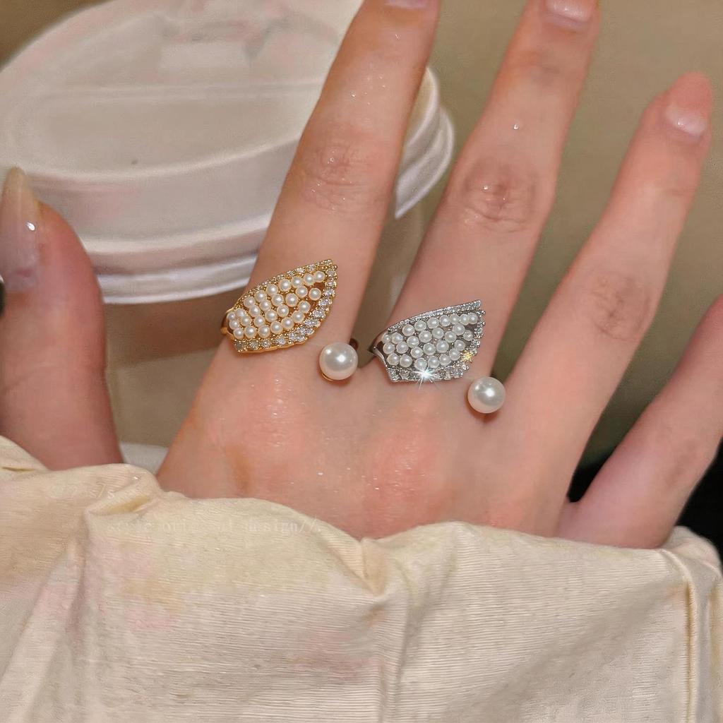 Elegant Zirconia Pearl Ring - Luxurious French Design with Wing Detail for Women