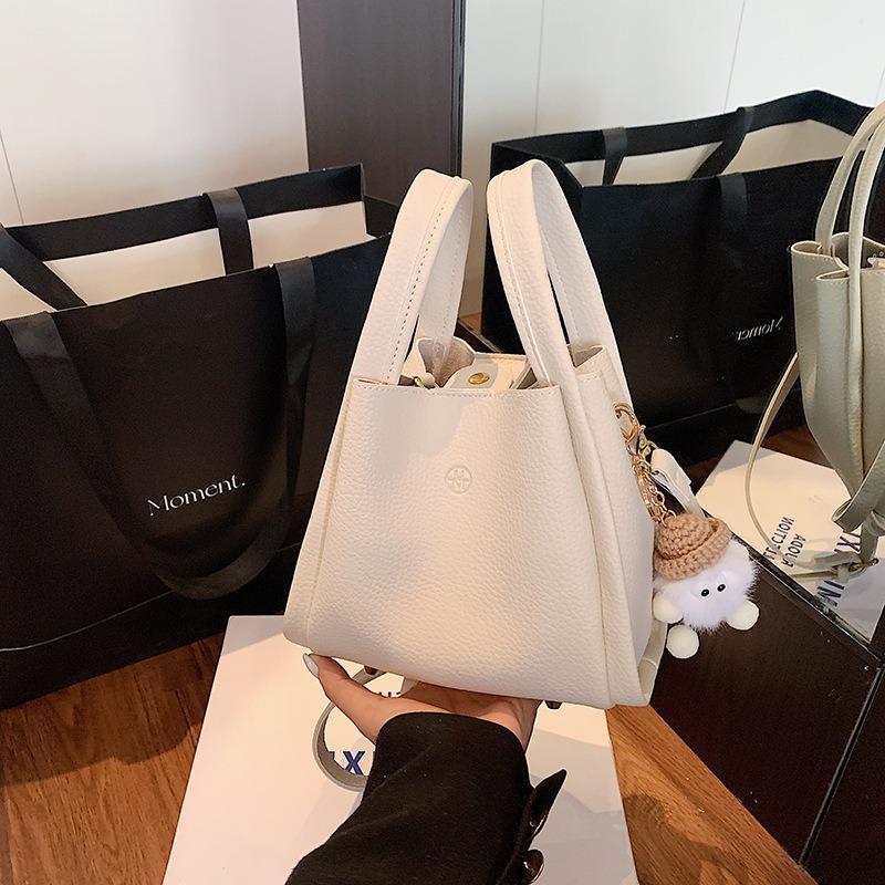 Hand carrying bucket bag women's new casual commuter messenger bag simple vegetable basket bag