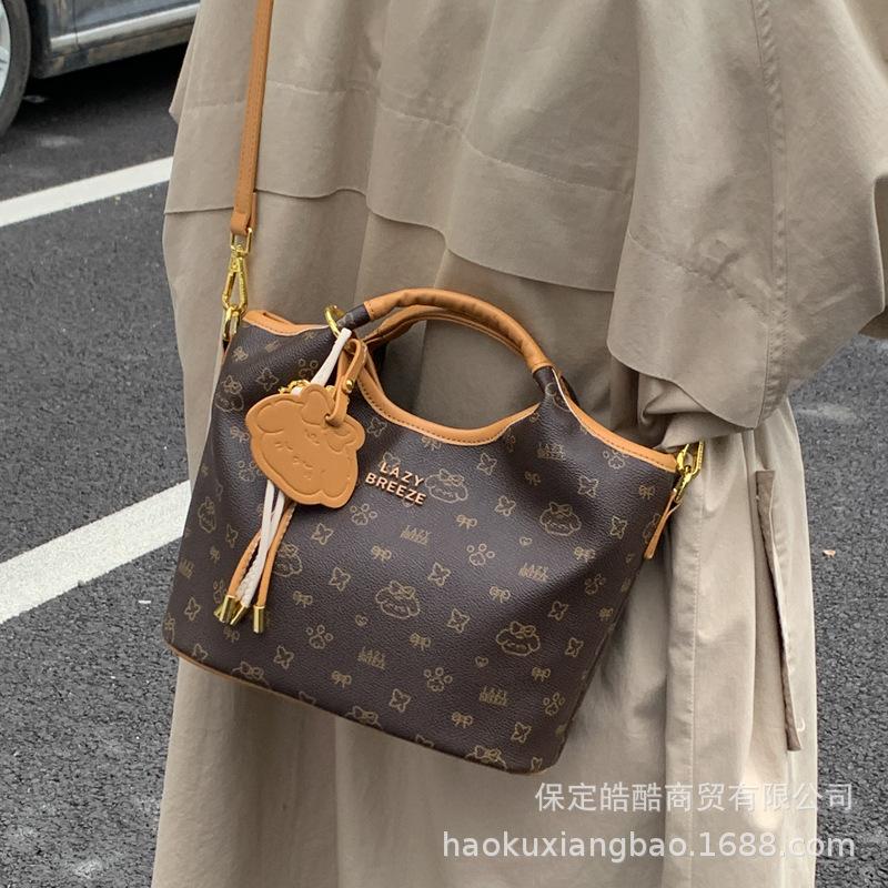 Advanced sense of foreign style small bag women's 2025 new summer versatile messenger bag exquisite super fire handbag bucket bag