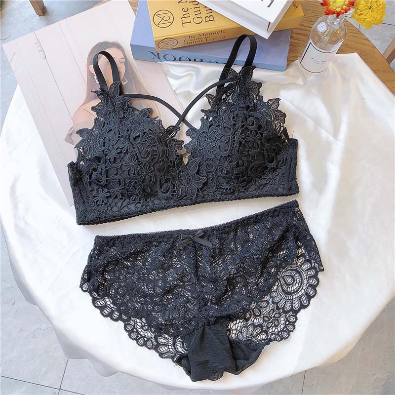 Youthful Lace Underwear Set: Wireless, Adjustable, Anti-Sagging, Side-Breasted Bra.