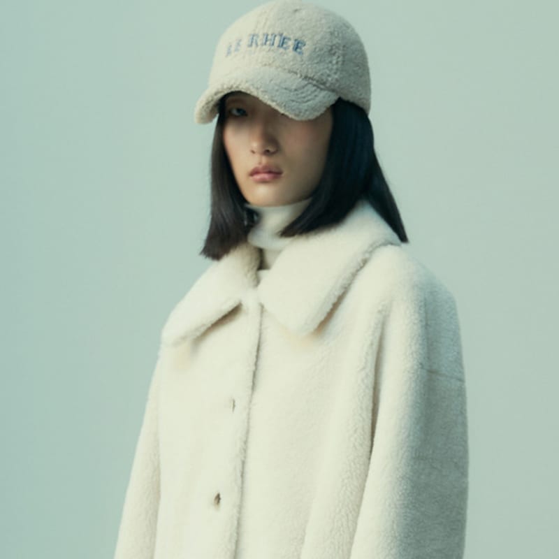 RE RHEE SIGNATURE LOGO SHEARING CAP GINGER