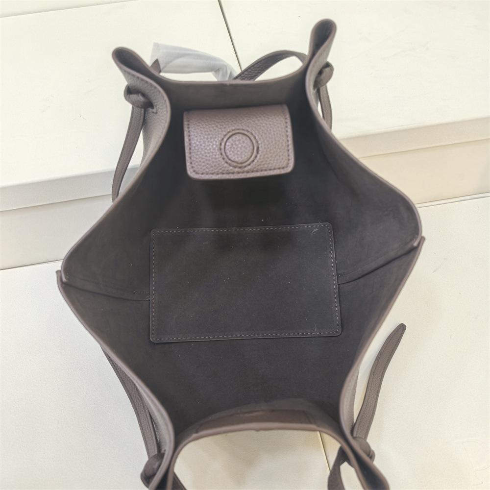 New Trendy Versatile Tote Bag Handheld Commuter Bag Large Capacity Women's Bag Underarm Bag