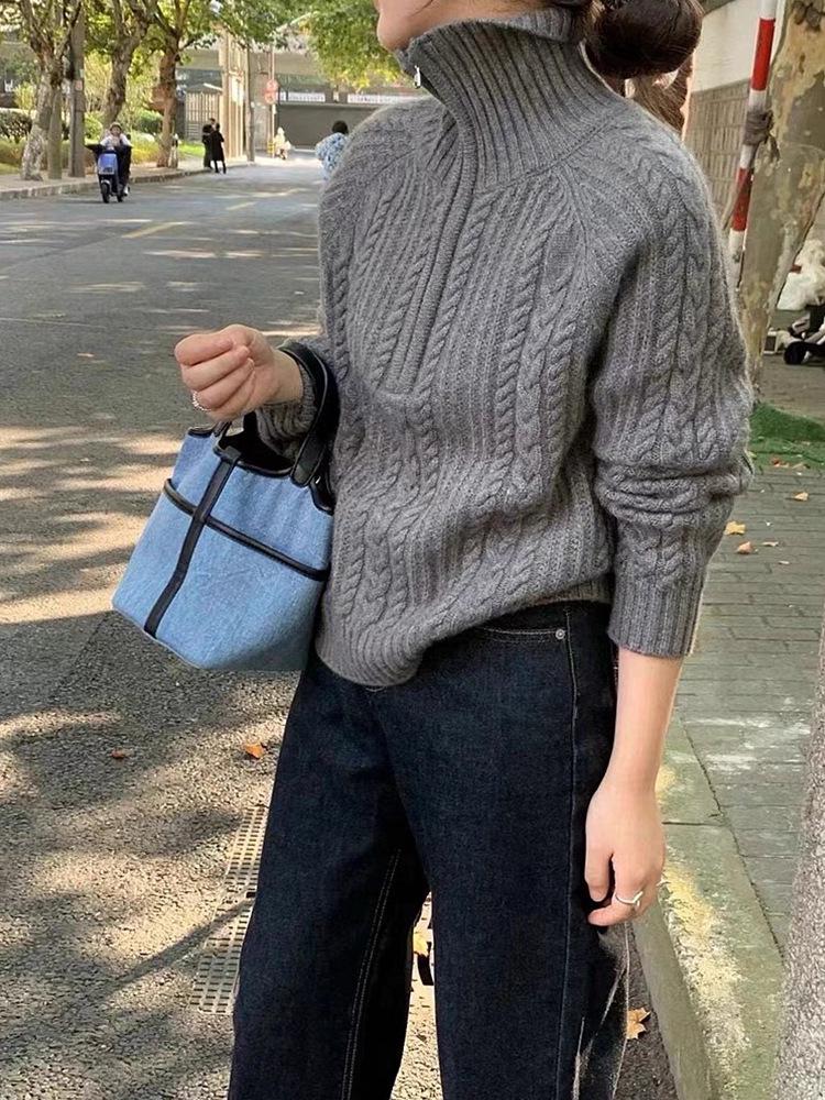 Women's Cable Knit Cashmere Pullover: Autumn/Winter Half-Zip Sweater with Turn-Down Collar.