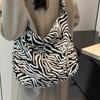 Borsa di tela semplice giapponese, Borsa a tracolla messenger da donna con stampa leopardata alla moda, Borsa tote pendolare di grande capacità