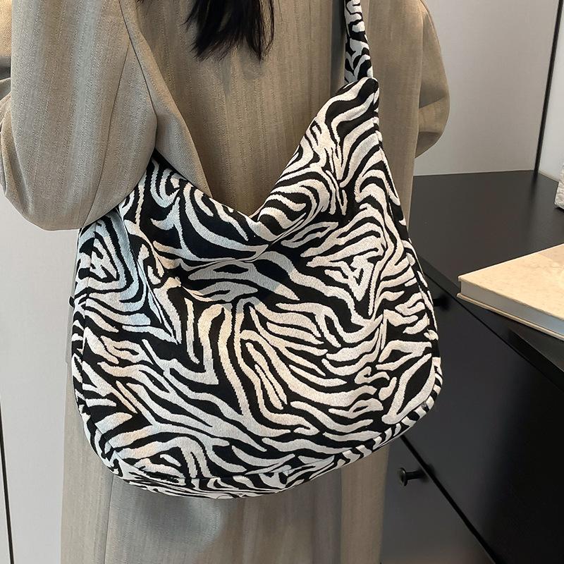 Borsa di tela semplice giapponese, Borsa a tracolla messenger da donna con stampa leopardata alla moda, Borsa tote pendolare di grande capacità