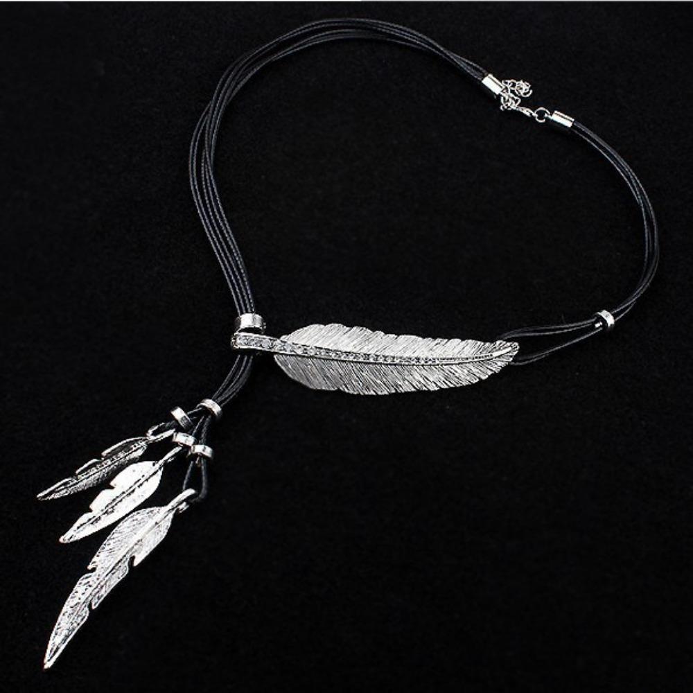 

Vintage Metal Feather Design Pendant Necklace Bohemian Vocation Style Alloy Jewelry Creative Holiday Necklace