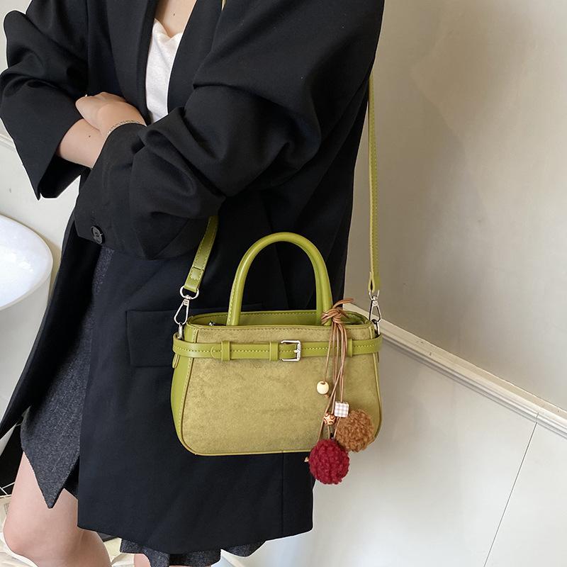 This year's popular small bag women's autumn and winter 2025 new matte retro messenger bag casual portable bucket bag
