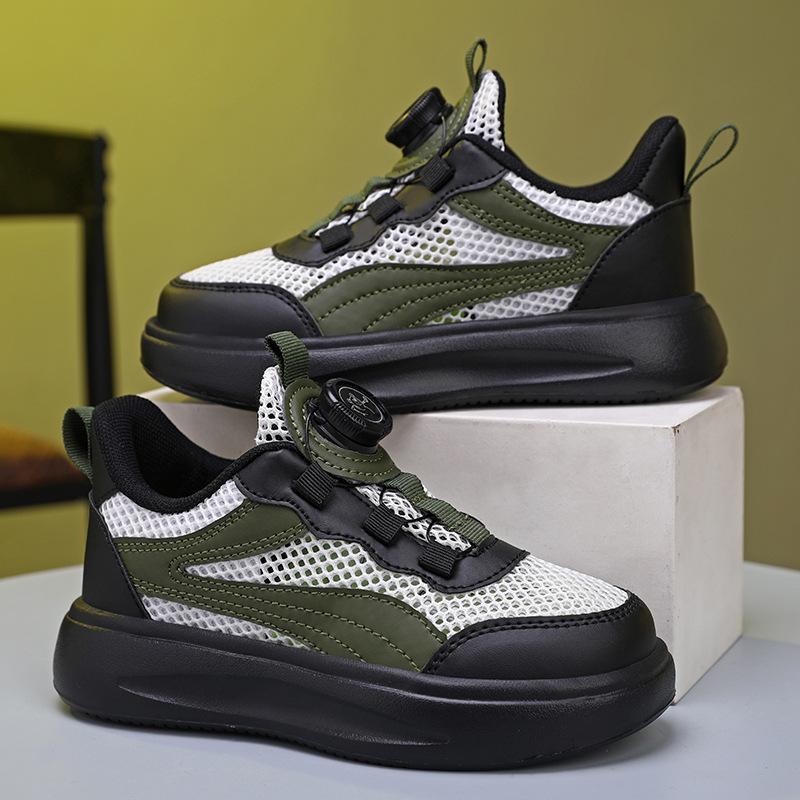Детская обувь 2025 лето новая сетчатая дышащая одинарная сетка镂листая спортивная обувь для мальчиков среднего и старшего возраста беговые кроссовки 29