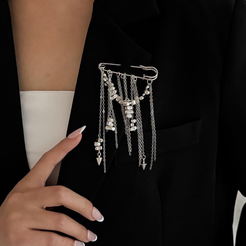 Metal Chain Pendant Long Tassel Brooch For Women Handmade Beaded Suit Coat Pins Jewelry Accessories