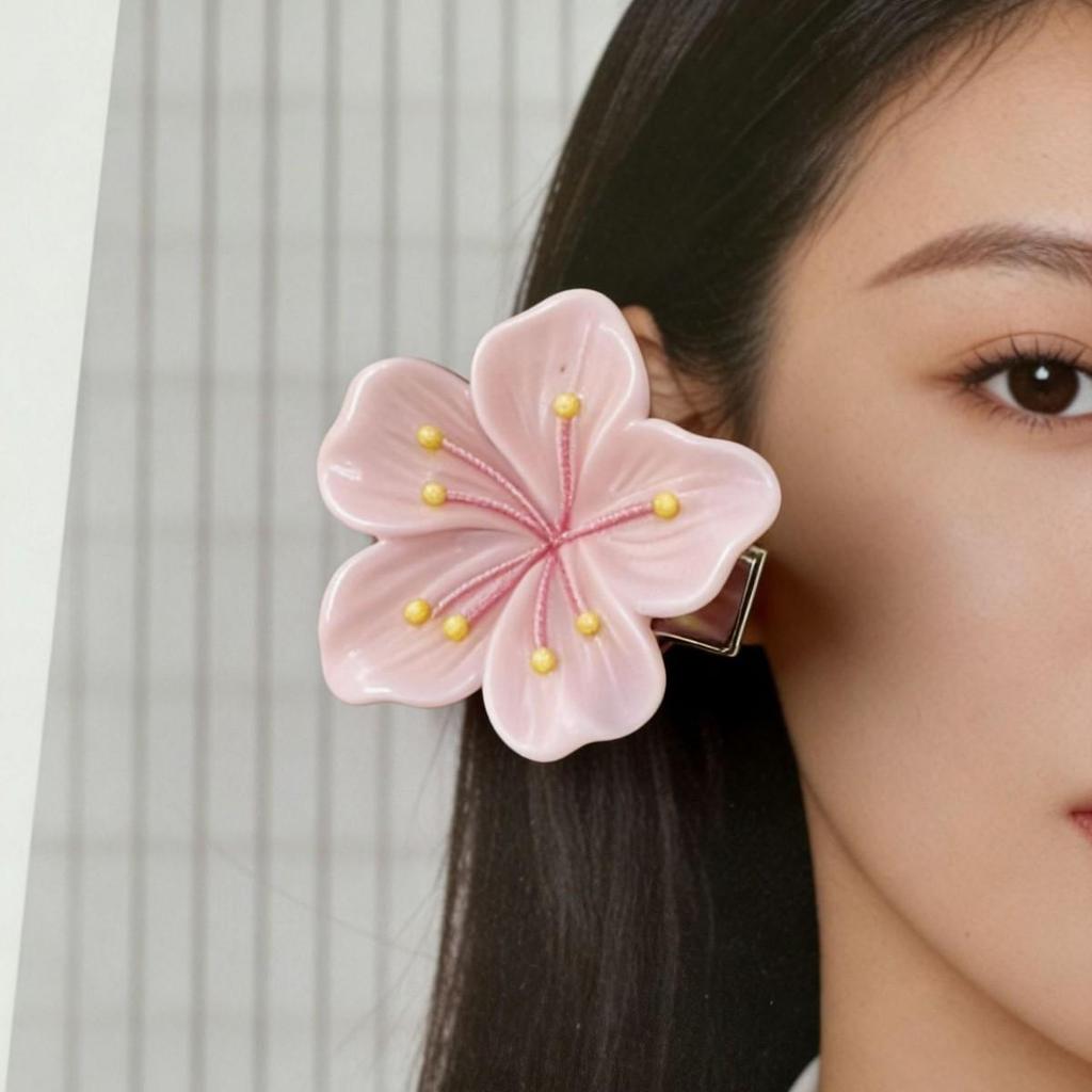 Elegant Floral Claw Hair Clip for Women - Sophisticated Bangs & Side Hair Accessory