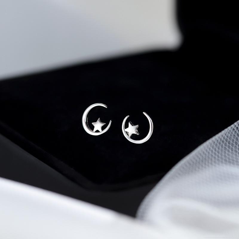 Asymmetric Star Moon Stud Earrings for Women, Hollow Five-Pointed Star and Crescent Design, Minimalist and Unique
