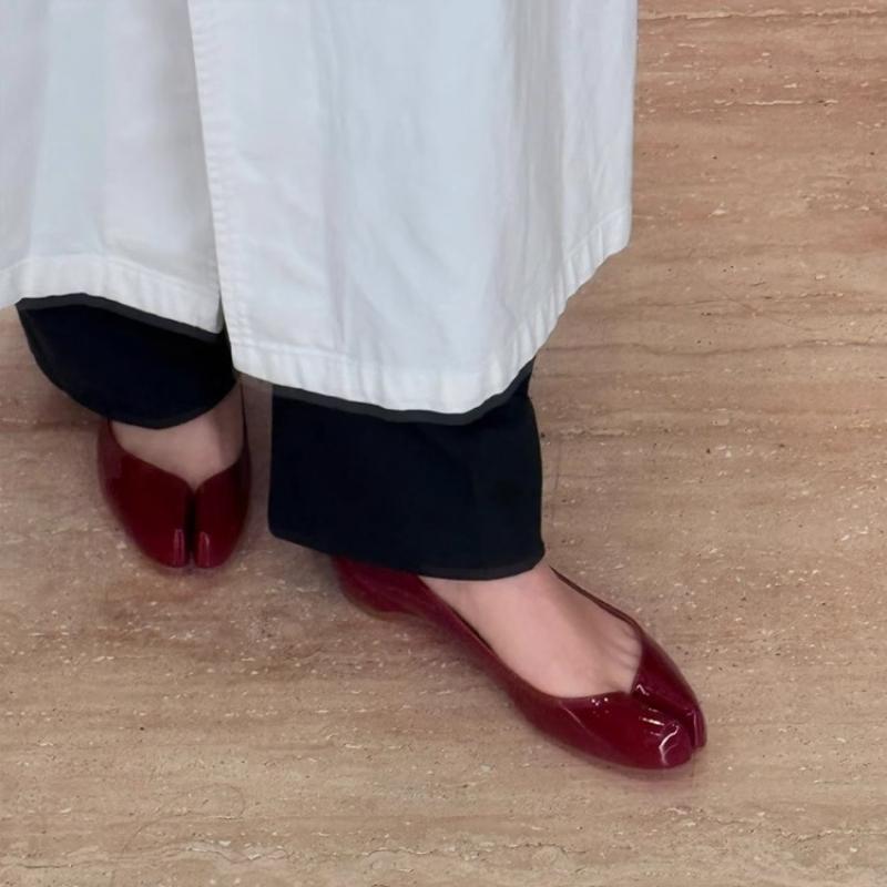 Fashion Loafers Tabi Single Flats Patent Leather Mary Jane Wedges Shoes Women Sneakers Shallow Mouth Split Toe Ballet Trainers Summer