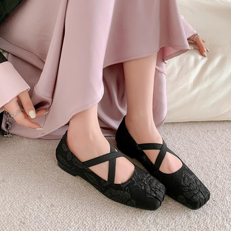 

Весна новый национальный стиль ципао ханьфу обувь мелкая посадка повседневная ретро одинарная обувь закрытая нога женская универсальная мягкая подошва квадратный носок 40 чёрный