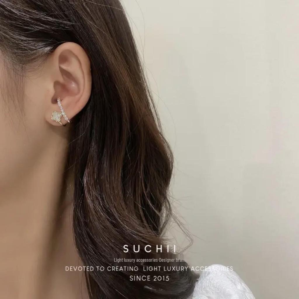 Autumn 2022 Light Luxury Four-Leaf Clover Diamond Earrings: Stylish, Versatile, and Elegant.