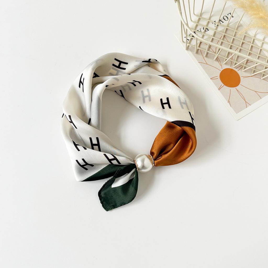 Scialle Semplice in Seta con Stampa Anacardi Piccola per Primavera ed Estate Collana Sottile di Perle Sciarpa Triangolare Magnetica Ciondolo Sciarpa in Seta Sciarpa con Ciondolo