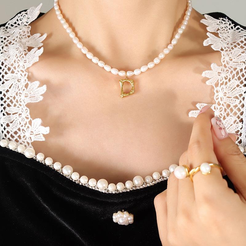 Party Banquet Gorgeous Non-Fading Light Luxury Design Freshwater Pearl Necklace 26 Letters Gold-Plated Pendant Collarbone Chain