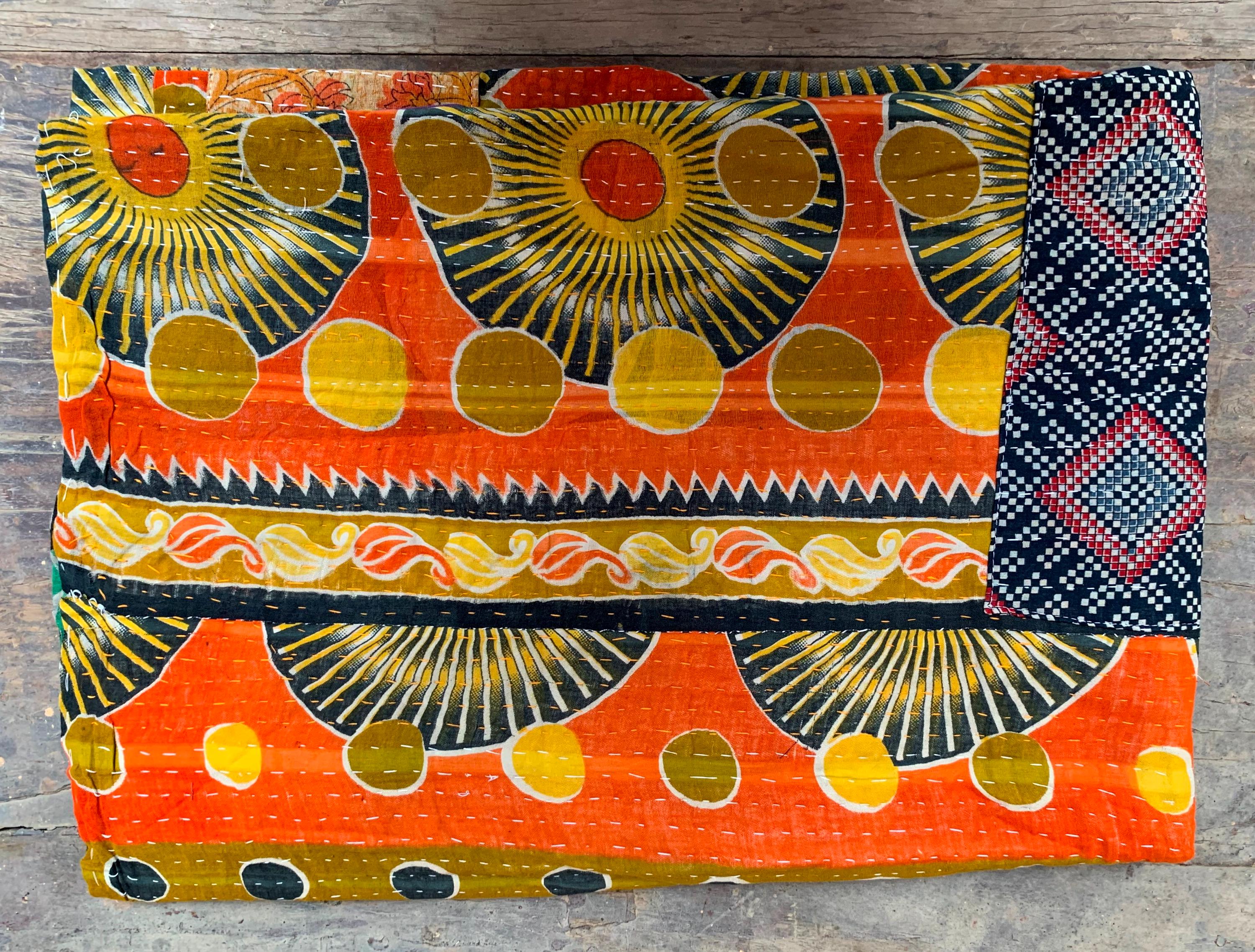 

Вінтажна ковдра Канха: Двостороння бохо-покривало, клаптеве з перероблених сарі 80X 50 різнокольоровий