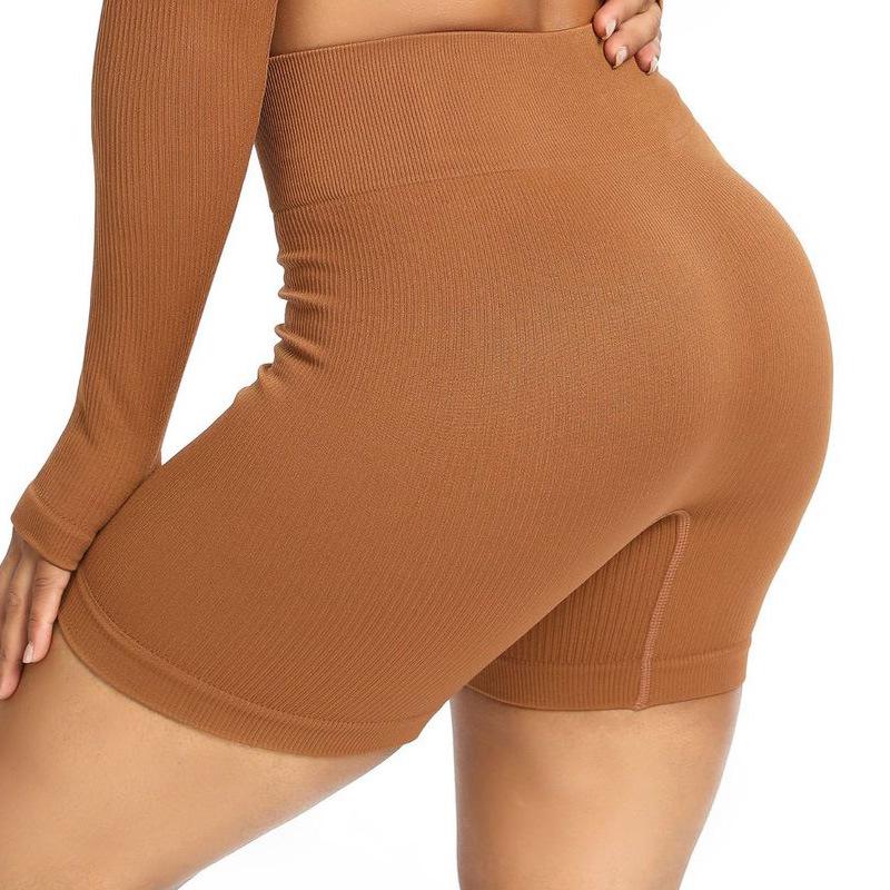 European & American Seamless Knitted Yoga Set: Peach Butt Sports Shorts & Short Sleeve Bra Vest for Summer Fitness