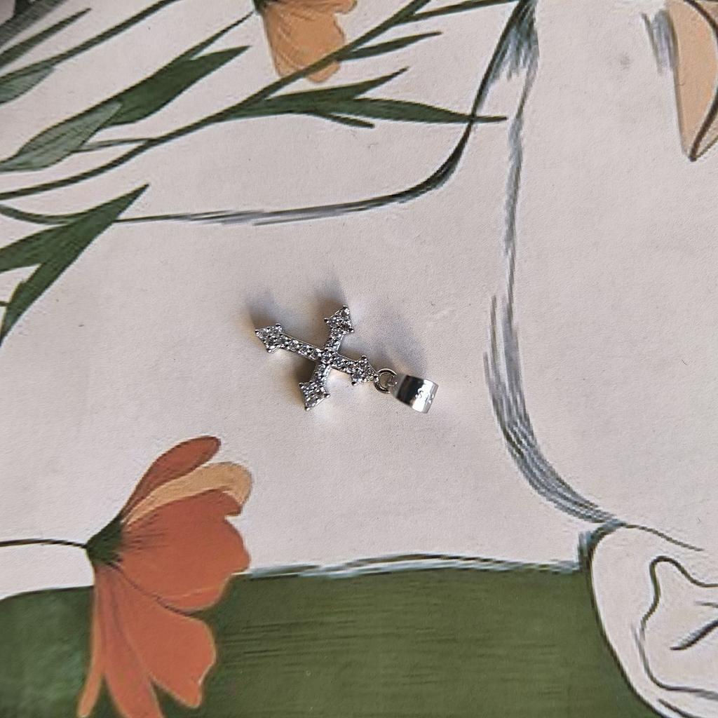 Серебряный крестик с фианитами (2192947)