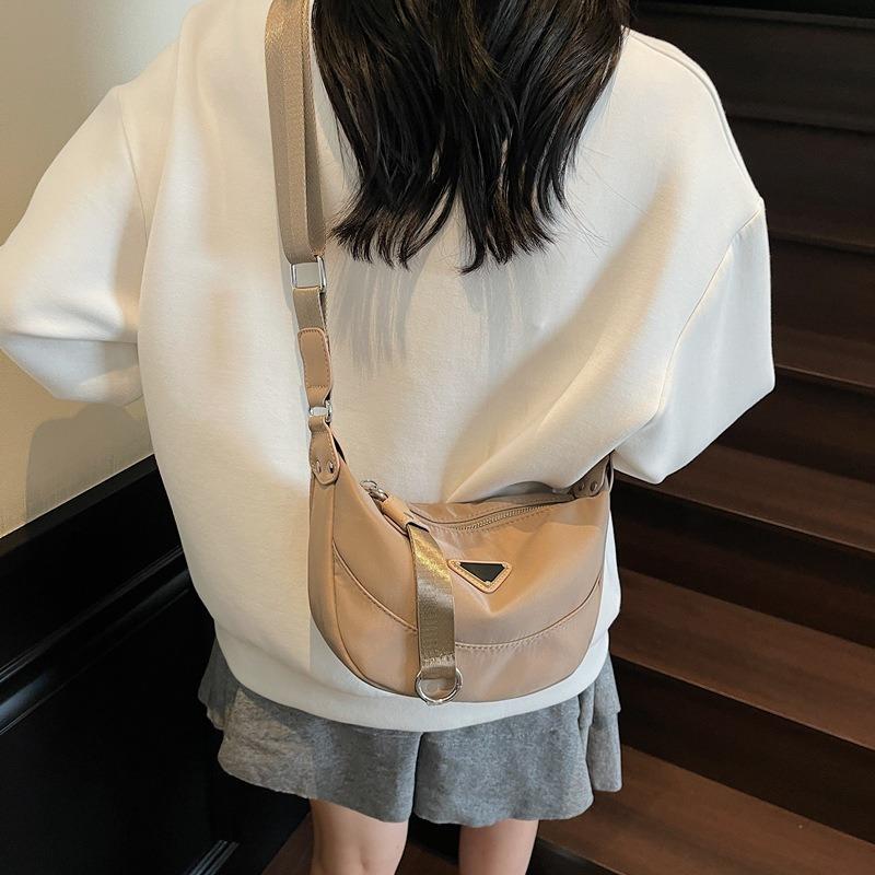 Casual Versatile Summer Niche Bag Women's New Fashion Messenger Bag Popular Sports Style Dumpling Bag