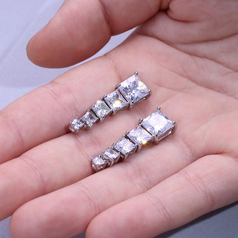 1Pc Fashion Classic Four-claw Synthetic Zircon Earrings Multifunctional Daily Fashion Accessories