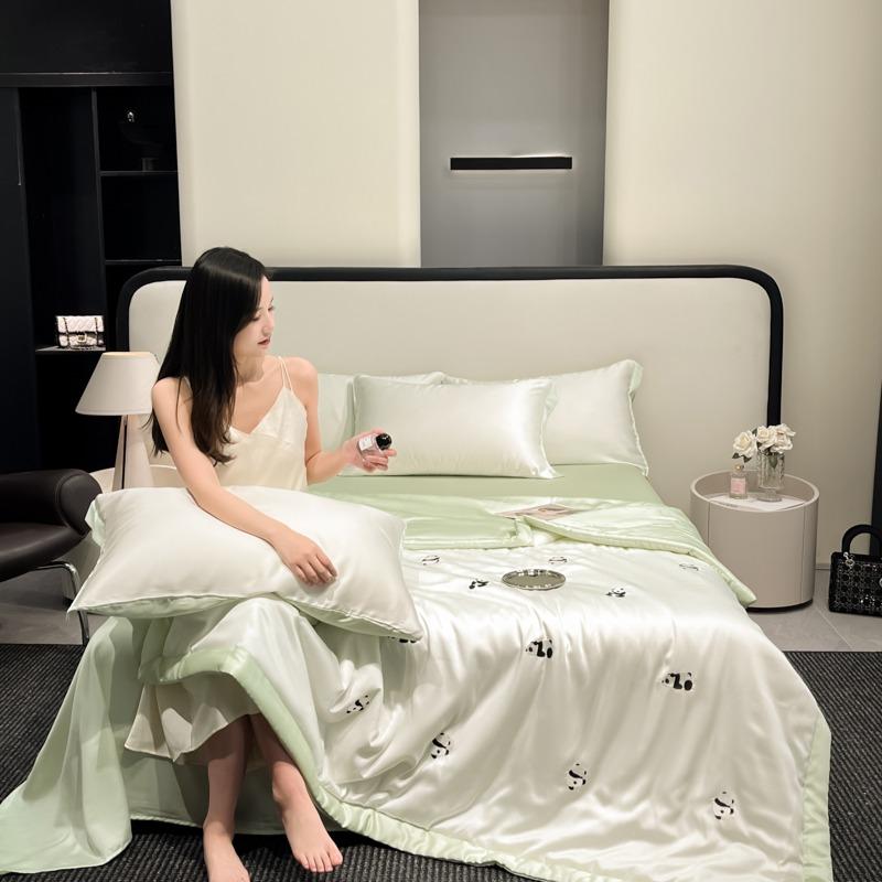 Mei Yun Ge Full Embroidery Series Water Washed Ice Silk Summer Quilt