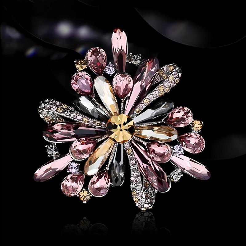 Retro Flower Brooch for Women, Luxurious and Elegant Crystal Brooch, A Niche and High-end Brooch