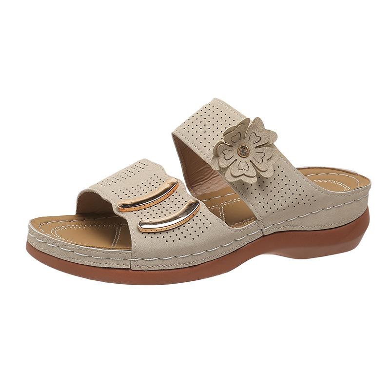 Außenhandel 2025 dicksohlige gravierte Ein-Wort-Slipper Damen neu Keilabsatz Vorderlinie Übergröße Strand coole Slipper