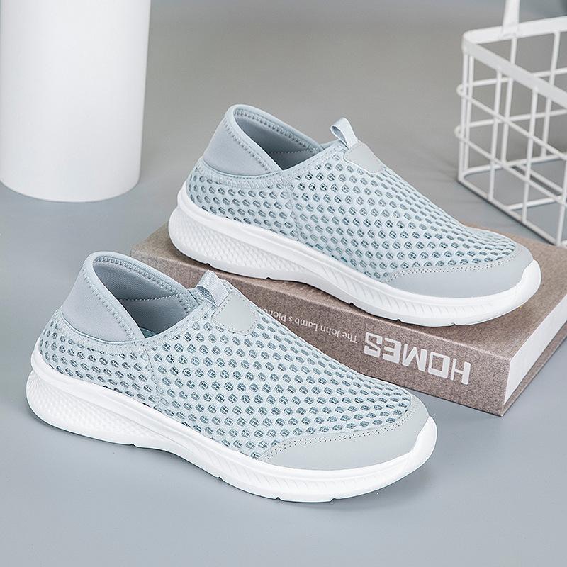 New large size summer mesh breathable hollow mesh shoes couple running light casual sports soft-soled shoes