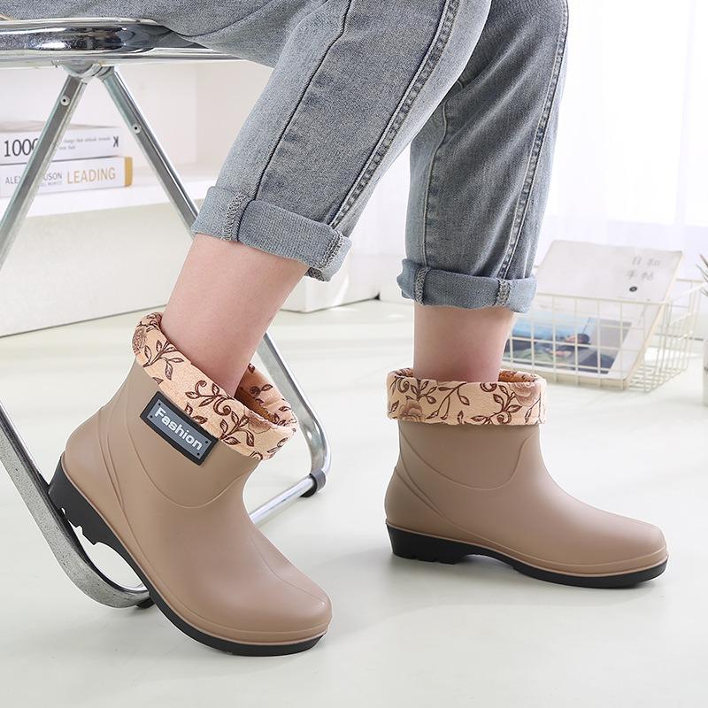 Fashion velvet rain boots rain shoes women's winter short waterproof shoes kitchen non-slip quick-drying car wash rubber shoes