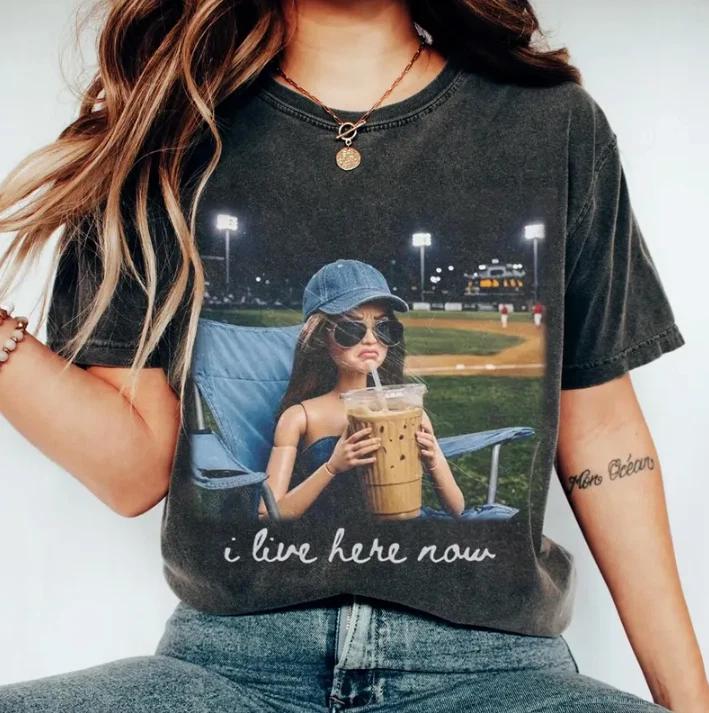 

Retro I Live Here Now Shirt, Doll Funny Ballfield Dark Shirt, Baseball Barbie XL