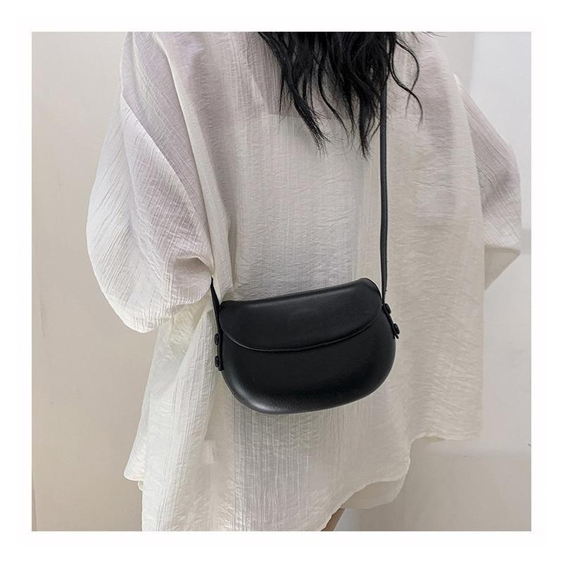 New Trendy Single-shoulder Crossbody Bag for Women with High-end Feel and Versatile Commuting Saddle Bag Features A Niche Design