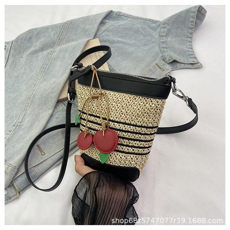 

Trendy fashion bucket bag women s 2025 summer new simple woven shoulder bag niche high-end straw woven messenger bag чорний