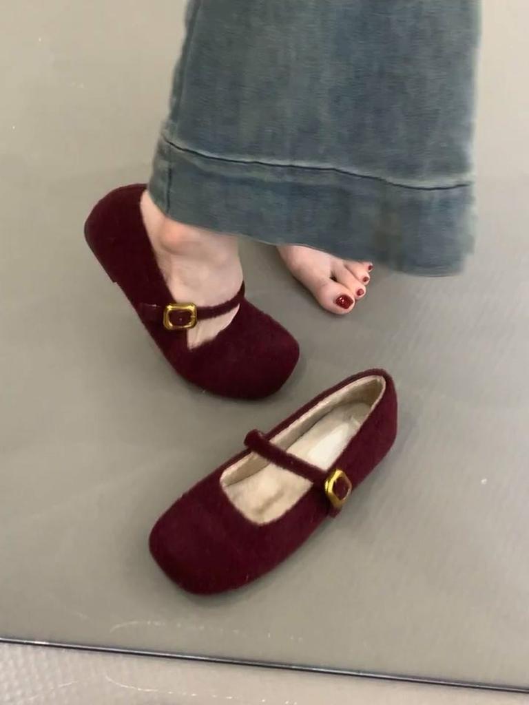 Mao Mao Mary Jane shoes for women's outer wear 2025 autumn velvet square head shallow mouth one-word buckle with flat bottom red beautiful single sho