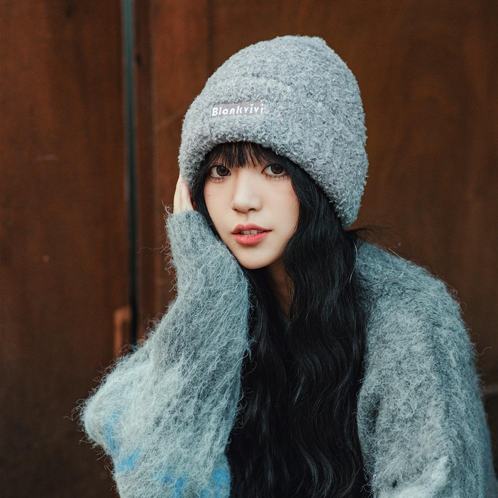 

Circle yarn plush knitted pullover hat autumn and winter warm face small windproof ear protection bag head cold hat men and women Adult average size чорний