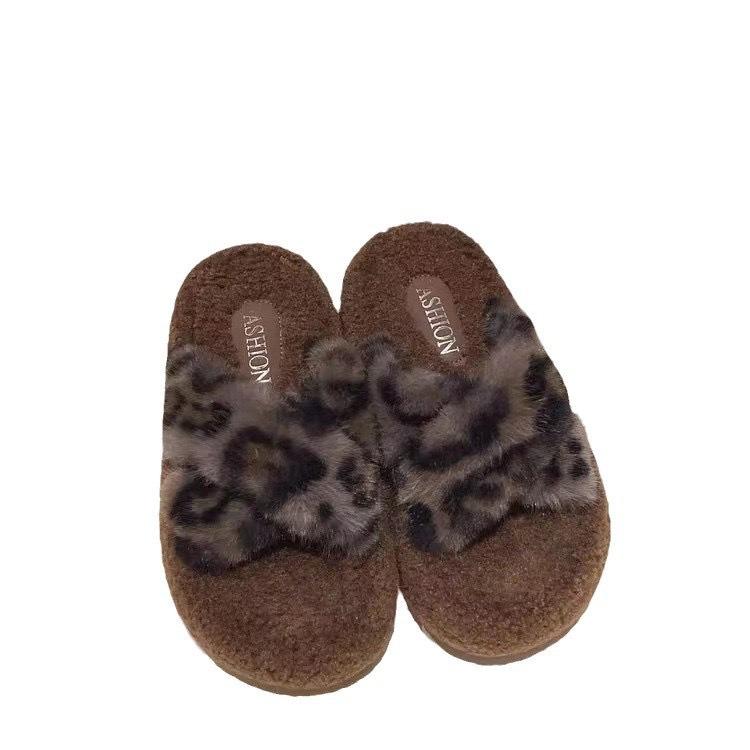 Ny design tjock botten leopardtryck plyschtofflor dam höst och vinter nisch höjdökning kors mode bomullstofflor dam