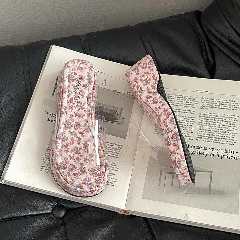 

Niche pinch flip-flops shoes women s shoes fashion wear 2025 summer wedge heel French small sandals casual sandals 40