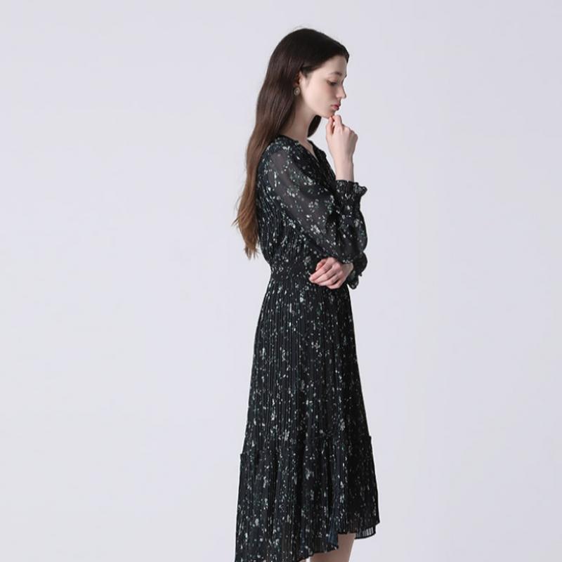  She S miSS  High Quality Romantic V Neck Pleated dreSS