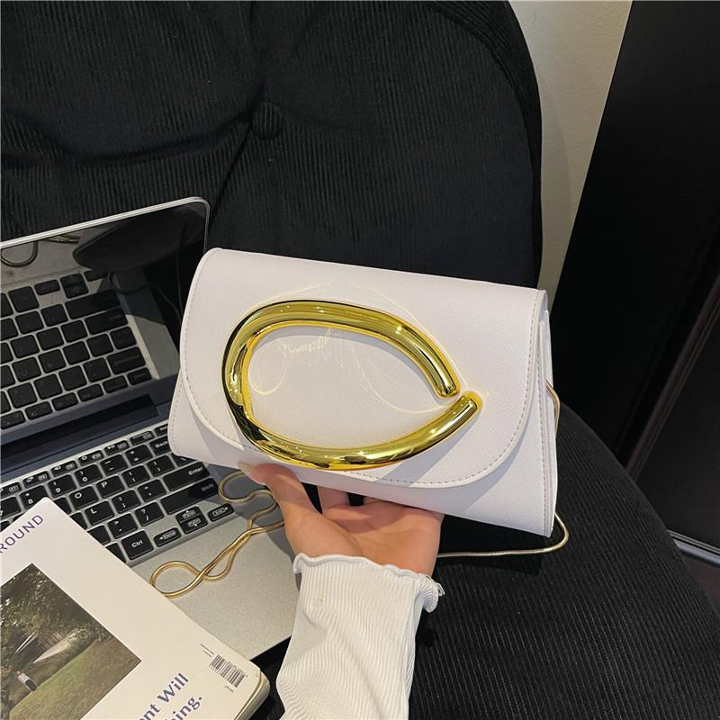 

Simple, exquisite and fashionable shoulder bag chain, dinner party will cross the hand with a small square bag woman белый