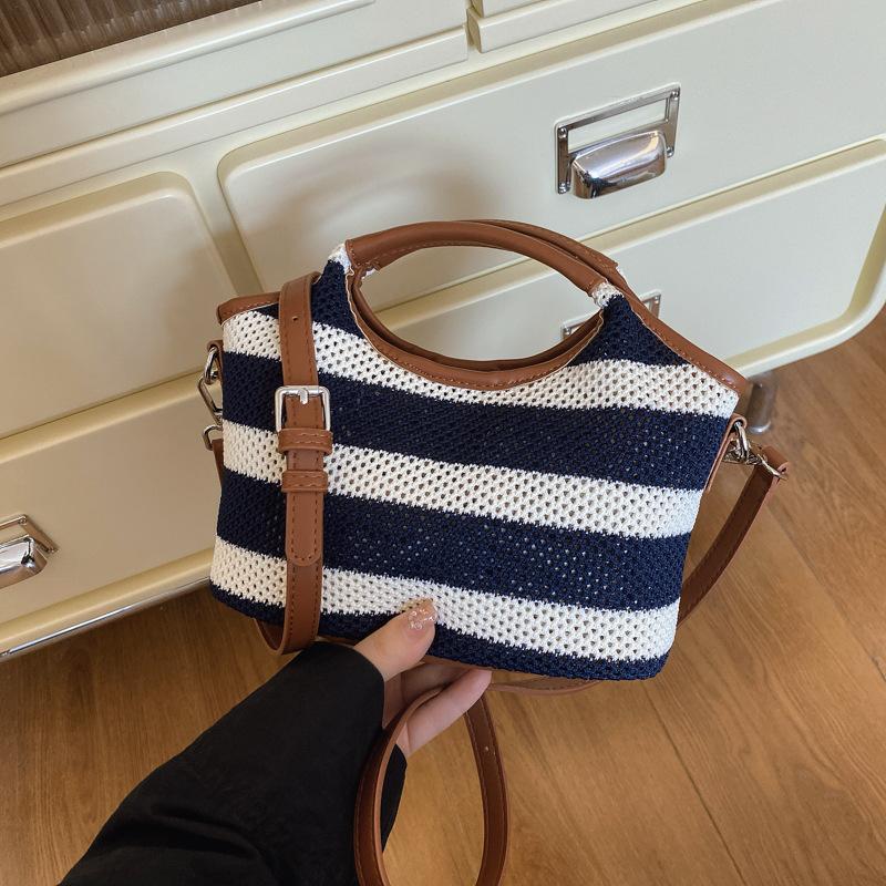 

Summer new child and mother bag fashionable and versatile travel seaside vacation portable shoulder messenger bag темно-синього кольору