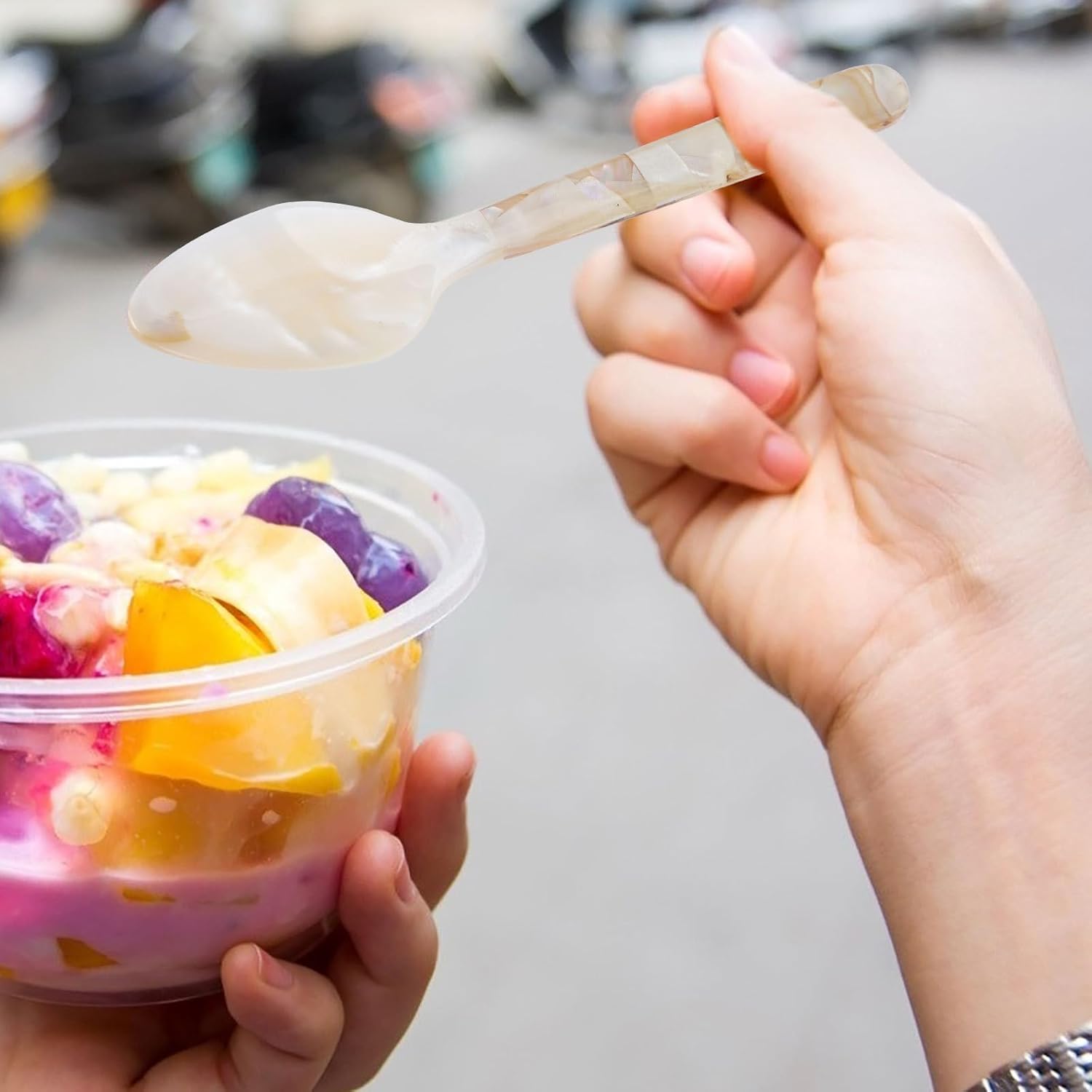 

LIFKOME Natural Shell Spoon Caviar Spoons Salad Servers Dessert Tastinig Spoon Kitchen Stirring Mixing Spoons Creative Coffee Spoon for Candy Sugar 16x3.2cm